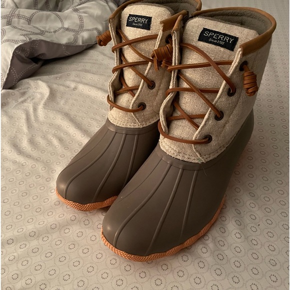 Sperry Shoes - Super cute! Worn twice, like new condition ❤️Sperry Duck Boots